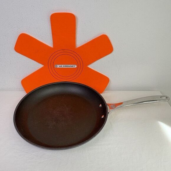 LE CREUSET  Toughened Nonstick PRO 12” Fry Pan 30 CM Gray - Picture 6 of 13
